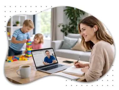 Eine Gruppe von sechs jungen Erwachsenen steht in Wien vor einem Tramposten, alle lächeln freundlich. Sie tragen moderne Frühlingskleidung und halten Ordner oder Notizblöcke, bereit für ihren Deutschkurs.